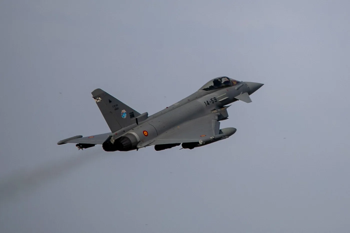 Avion Eurofighter în zbor, pregătit pentru misiuni de monitorizare.
