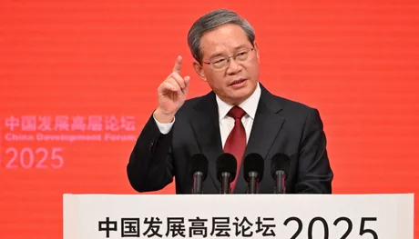 Premierul chinez discută despre reglementarea inteligenței artificiale la un forum internațional.