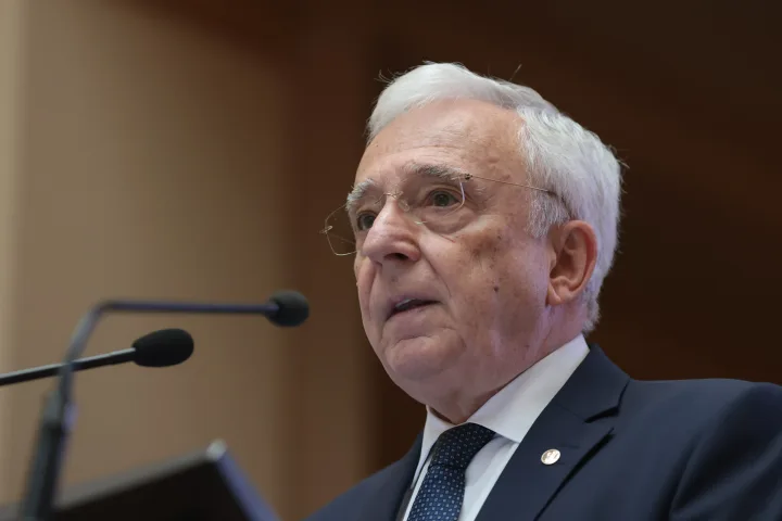 Guvernatorul BNR discută despre politica monetară și inflație.
