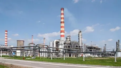Rafinăria Petrotel din Ploiești, un obiectiv industrial important.