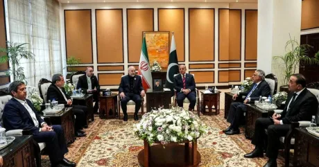 Discuții diplomatice între lideri în contextul negocierilor SUA-Iran.