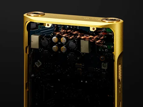Detaliu din interiorul unui player audio Sony Walkman de nouă generație.