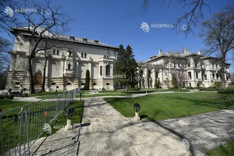 Clădiri istorice în grădina Administrației Prezidențiale din România.