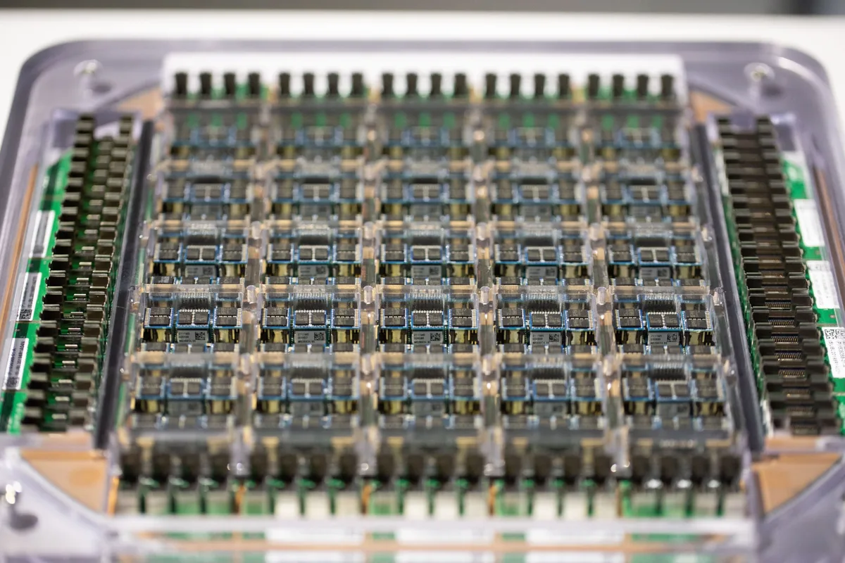 Cipuri AI5 pentru vehicule electrice Tesla, produse de Samsung.