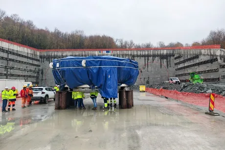 Capul de foraj al utilajului TBM la Tunelul Poiana, pregătiri pentru foraj.