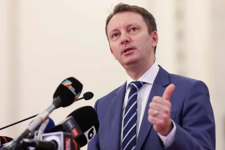 Siegfried Mureșan discută despre programul de guvernare în Parlament.