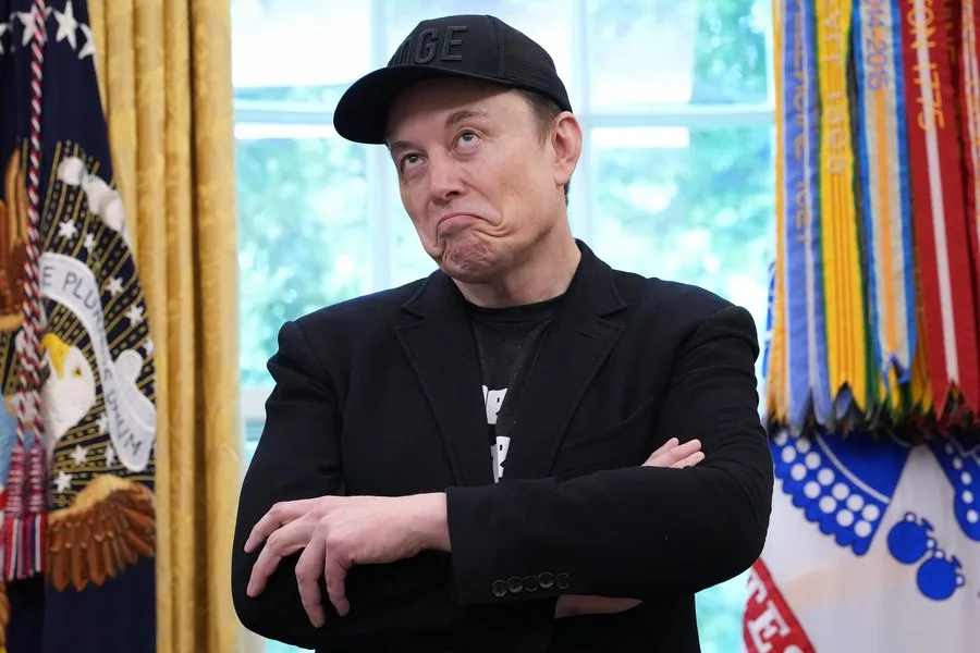 Elon Musk exprimă sprijin pentru Donald Trump în contextul conflictului ucrainean.