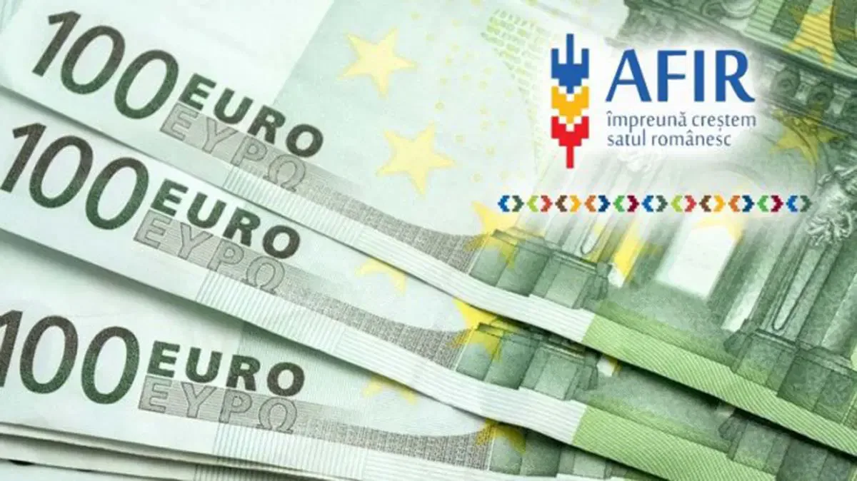 Bancnote de euro și logo-ul AFIR pentru finanțare solară.