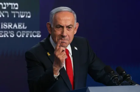 Benjamin Netanyahu discutând despre alegerile parlamentare din Israel.
