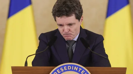 Nicușor Dan exprimă îngrijorare în fața crizei politice actuale.