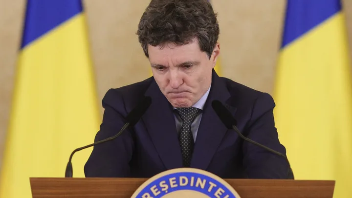 Nicușor Dan exprimă îngrijorare în fața crizei politice actuale.