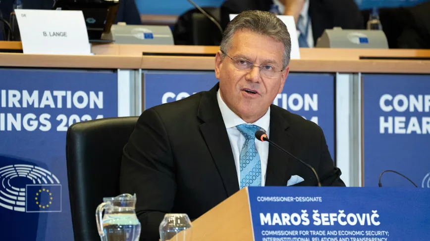 Comisarul european discută despre diversificarea furnizorilor pentru industria europeană.