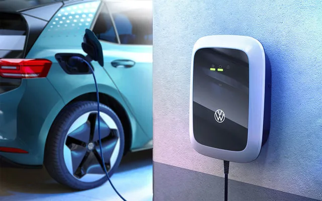 Încărcare a unei mașini electrice Volkswagen într-un mediu modern.