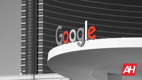 Logo-ul Google pe o clădire modernă, simbolizând inovația tehnologică.