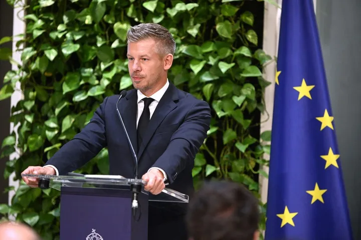Premierul ungar discutând despre bugetul pe 2027 și deficitul României.