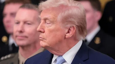 Donald Trump discutând despre situația din Iran și tensiunile regionale.