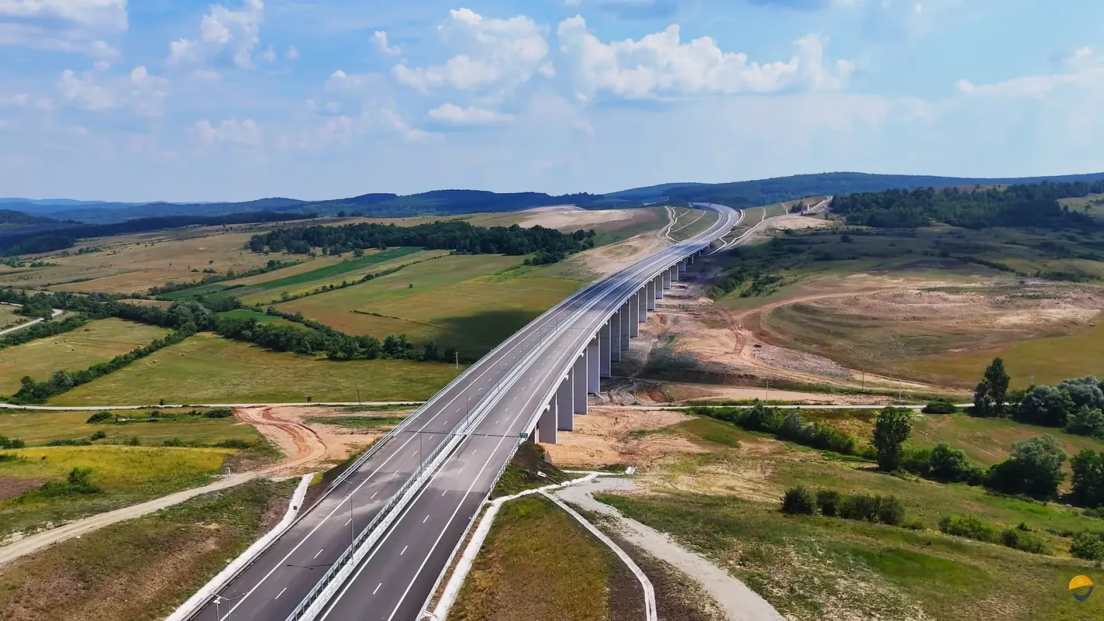 Viaduct pe tronsonul A3 Poarta Sălajului–Zimbor în construcție.
