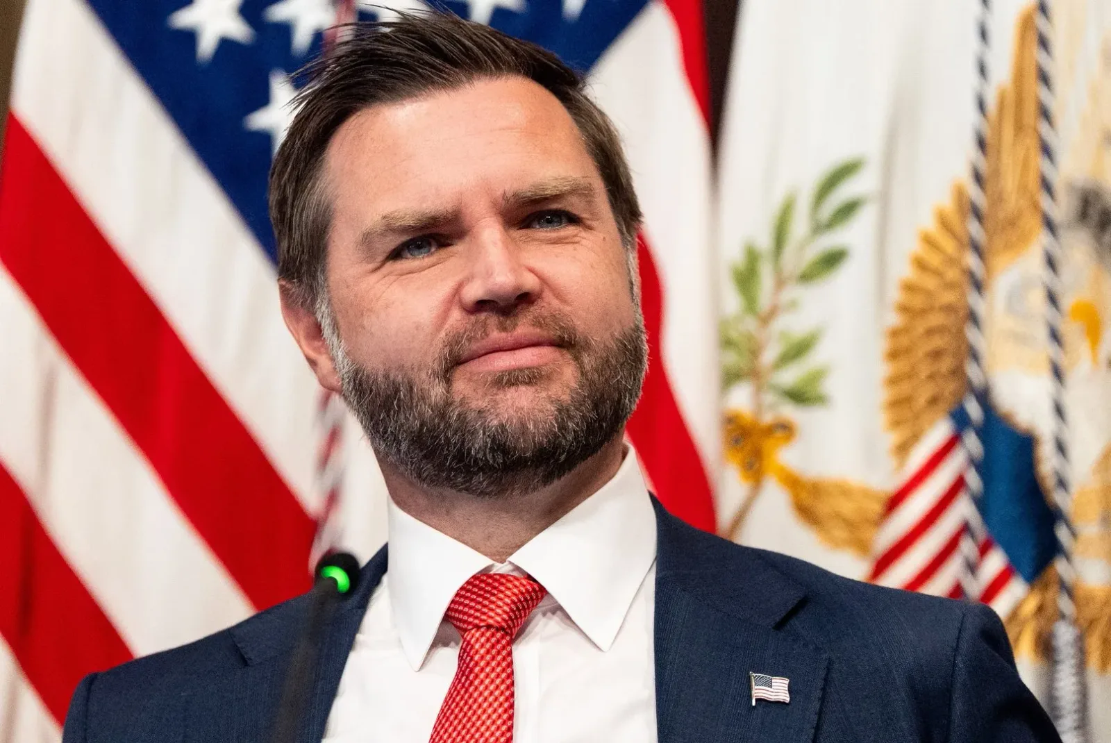 JD Vance discută despre programul nuclear al Iranului și impactul asupra negocierilor.