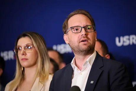Dominic Fritz discutând despre consecințele legii asupra mandatului său de primar.