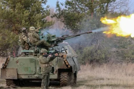 Soldați ruși în acțiune, pregătiți pentru confruntări militare.