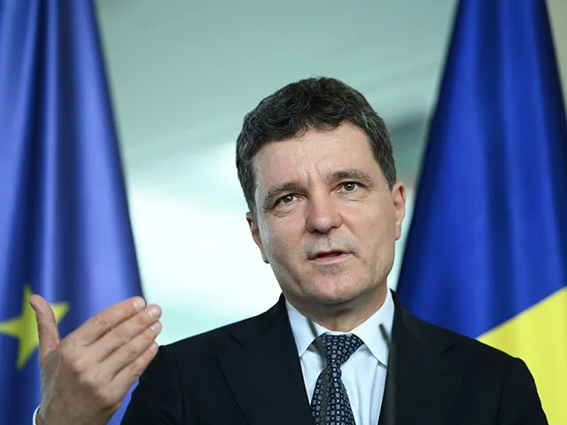 Nicușor Dan discută despre formarea unui nou guvern în România.