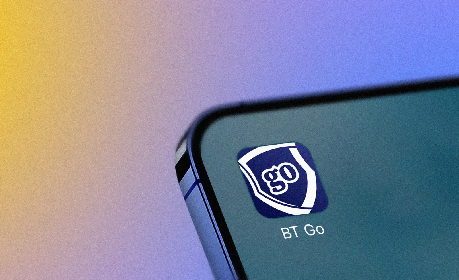 Logo-ul aplicației BT Go pe un ecran de telefon mobil.