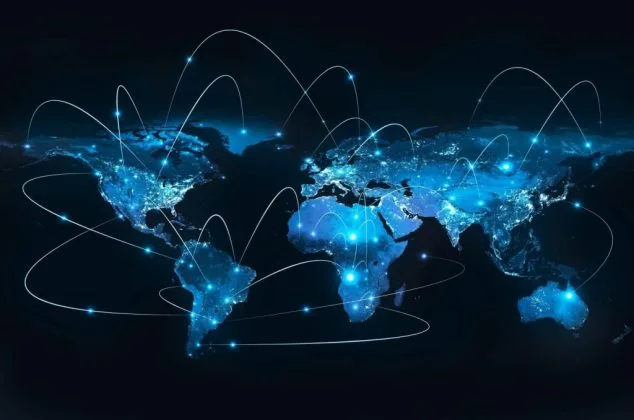 Harta lumii evidențiind conexiunile digitale globale și izolarea Iranului.
