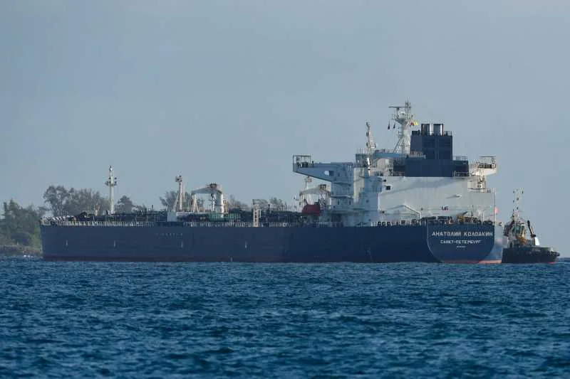 Vapor de transport maritim pentru exportul de țiței în portul rusesc.
