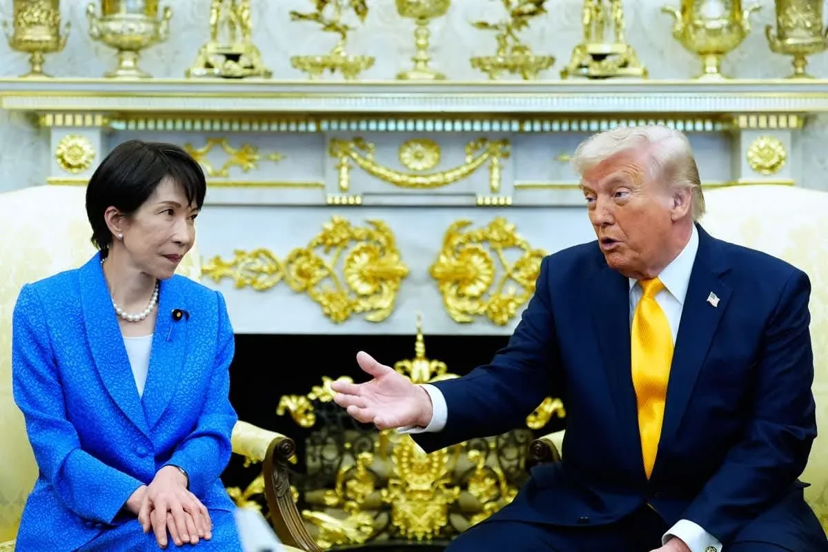Ministrul japonez al Finanțelor discutând despre intervenția valutară cu oficiali americani.