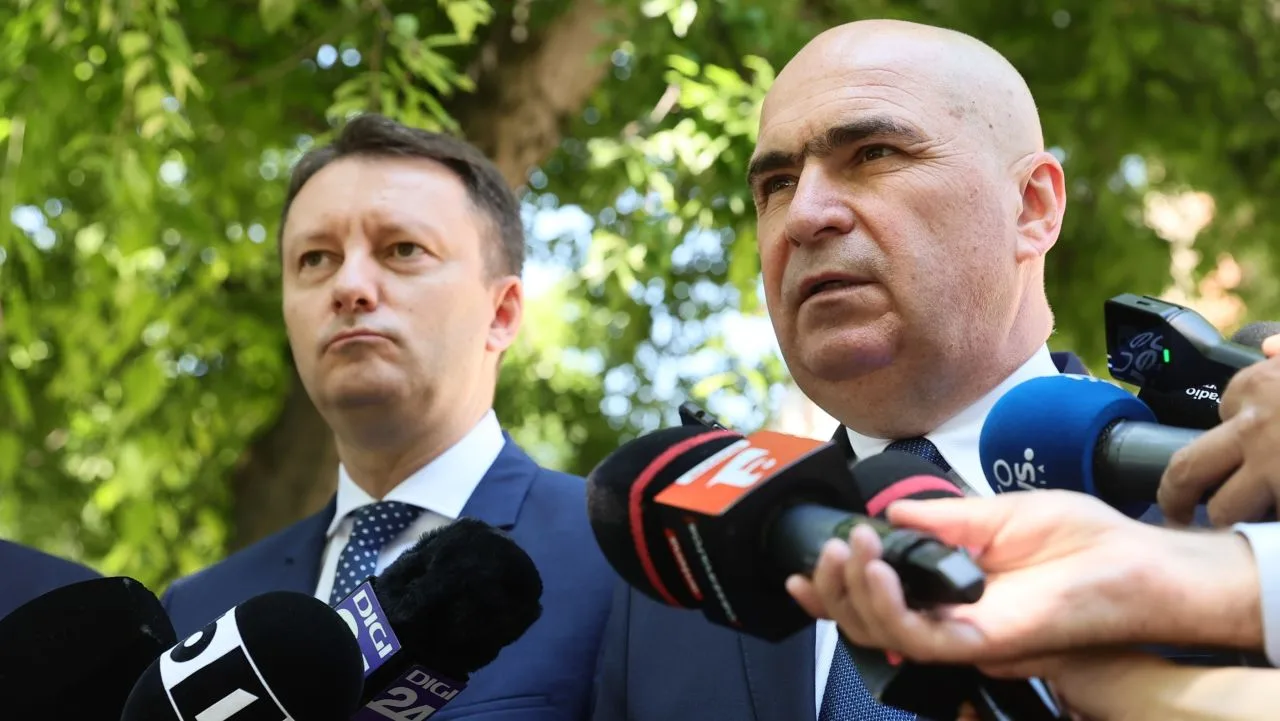 Ilie Bolojan discută despre negocierile pentru formarea Guvernului în fața presei.