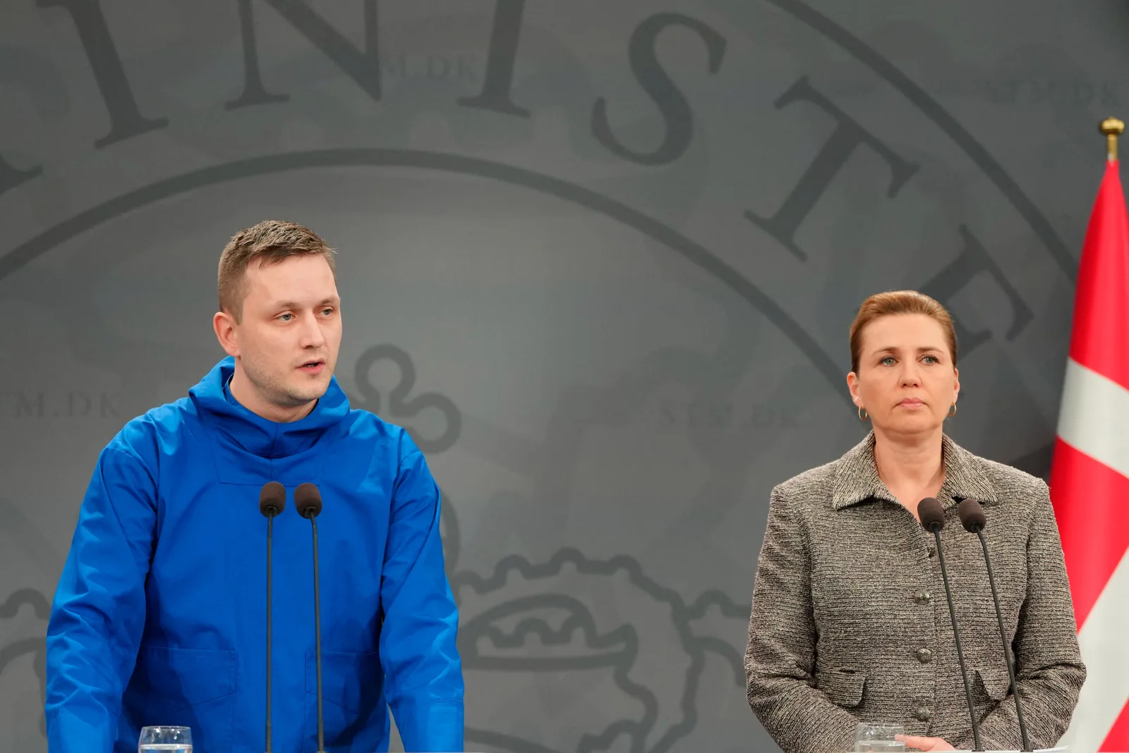 Premierul din Groenlanda și cel din Danemarca discută despre relațiile internaționale.