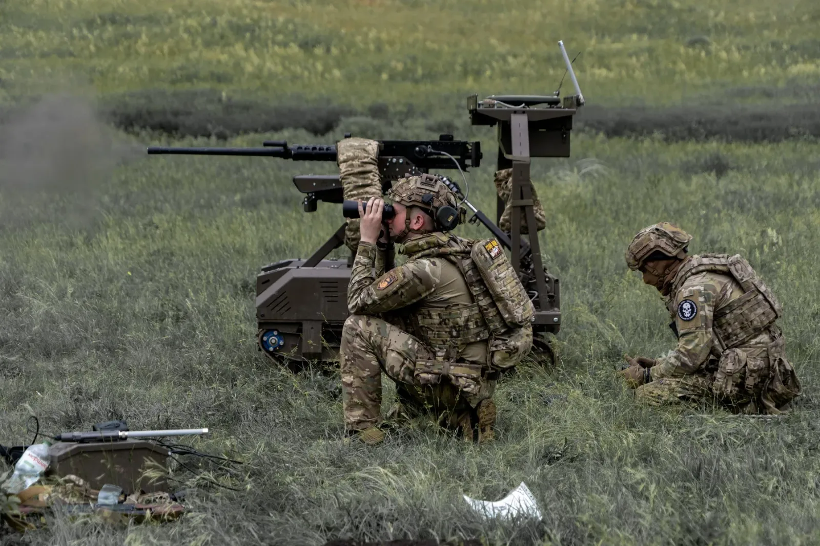 Soldați ucraineni în acțiune, pregătiți pentru atacuri strategice.