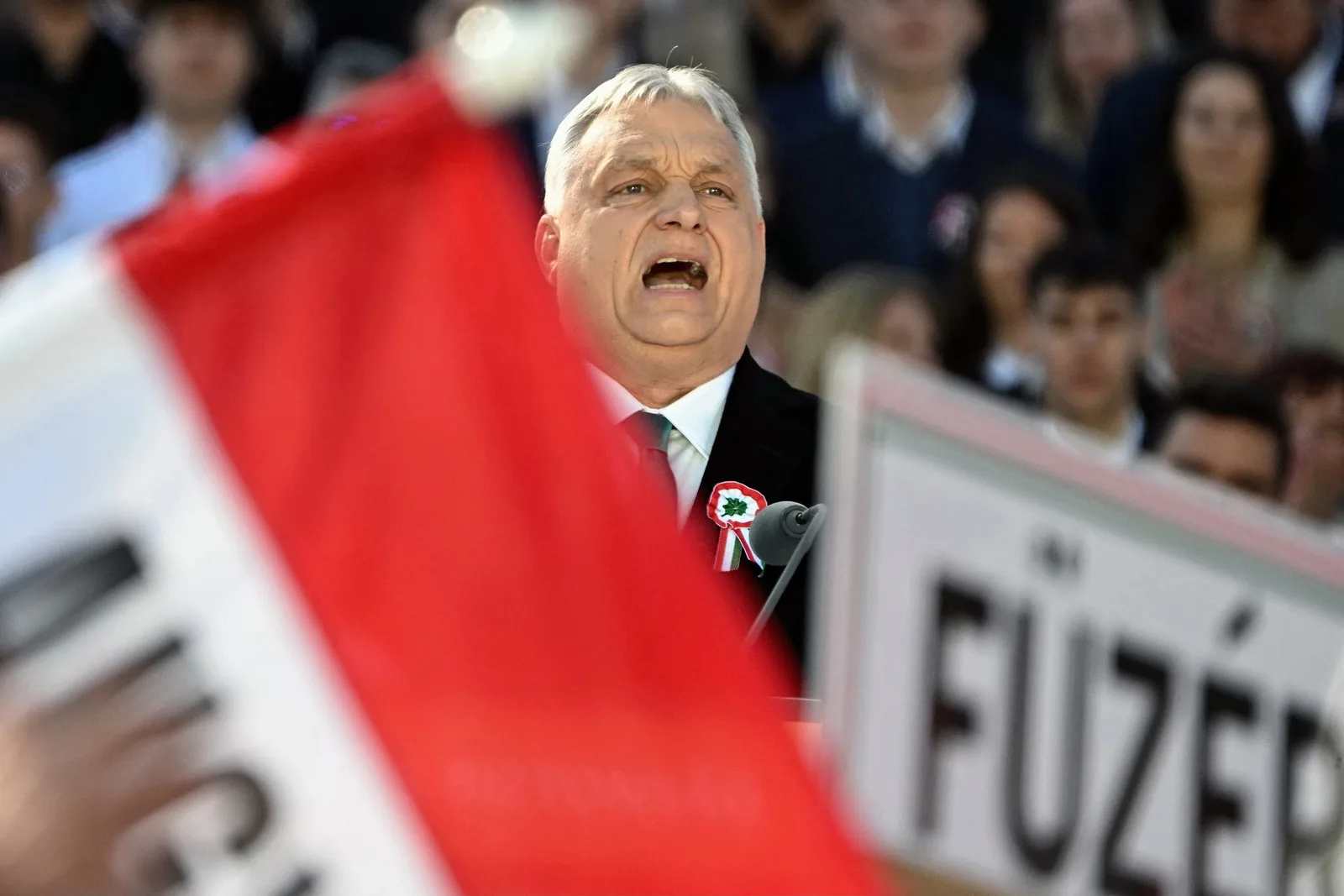 Percheziții la centrul de date al partidului Fidesz în Ungaria.