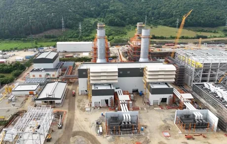 Centrala Mintia în timpul testelor pentru turbina pe gaz TG1.