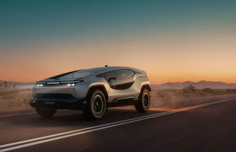 Un SUV electric CEER EXOBOT pe drum, cu un peisaj de apus în fundal.