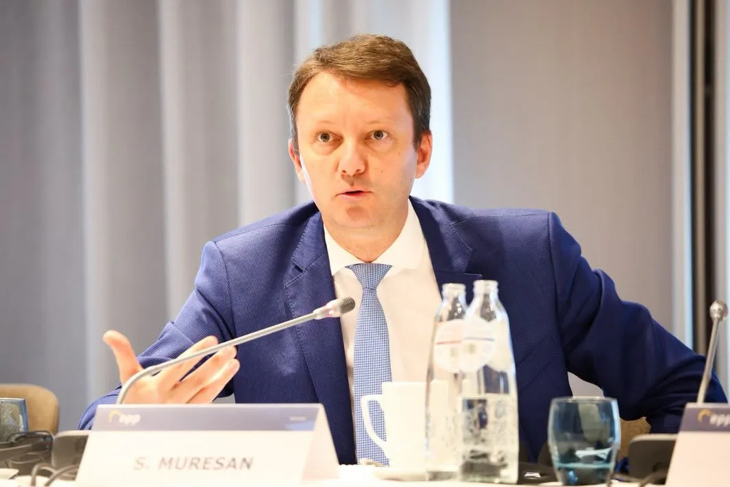 Siegfried Mureșan discutând despre criza guvernamentală și alegerile anticipate.