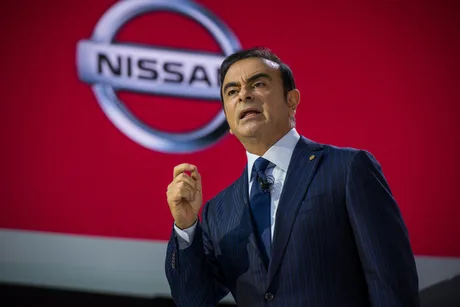 Carlos Ghosn discutând despre viitorul Nissan în cadrul adunării generale.