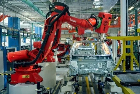 Robot industrial în procesul de asamblare a vehiculelor electrice în Germania