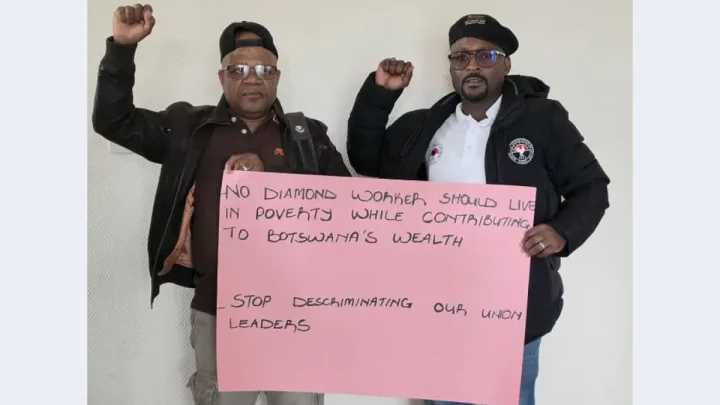 Protest al minerilor din Botswana împotriva disponibilizărilor și sărăciei.