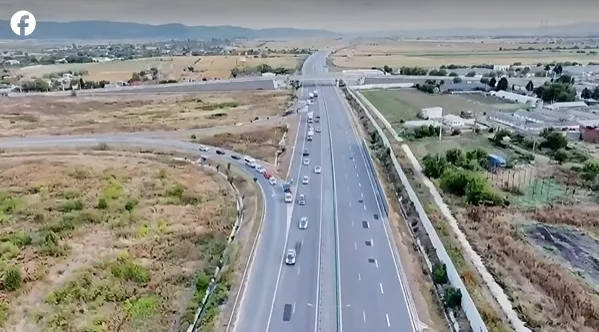 Trafic fluid pe Nodul Rutier Bacău Nord, conectând autostrăzile A3 și A7.