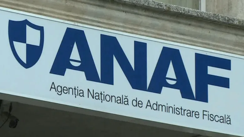 Logo ANAF pe clădire, simbolizând transparența fiscală pentru firme.