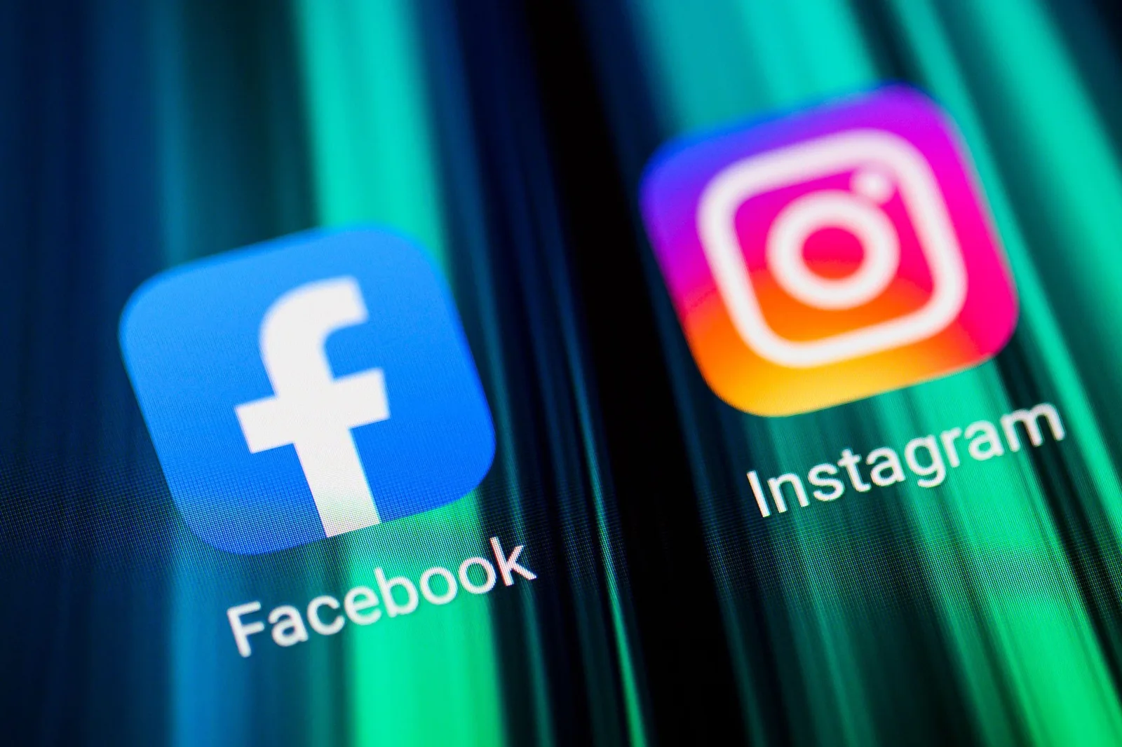 Restricții noi pentru minorii pe Facebook și Instagram în SUA.