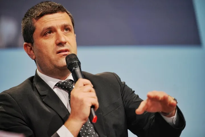 Ministrul Apărării discutând despre intervenția F-16 în Marea Neagră.