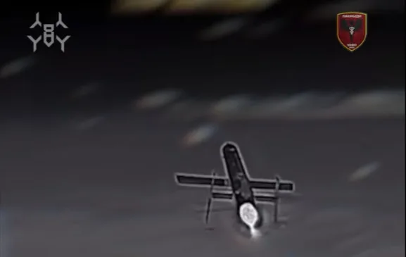 Interceptorul STING S în acțiune, doborând o dronă rusească.