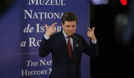 Nicușor Dan discutând despre criza politică și alegerile anticipate.