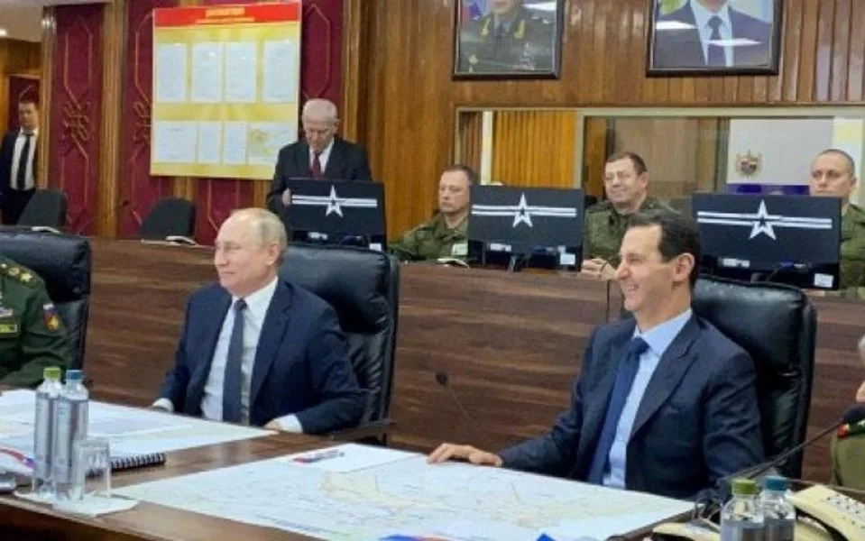 Liderii ruși discută despre strategii militare într-un cadru oficial.
