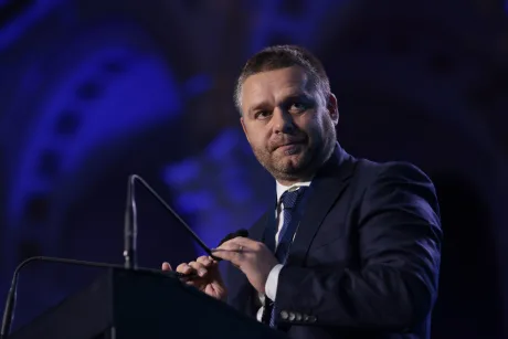 Ilie Bolojan discutând despre schimbările din PNL la Congres.