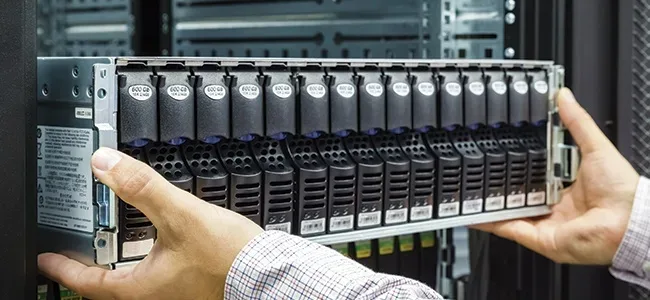 Echipamente de server pentru un centru de date AI în România.