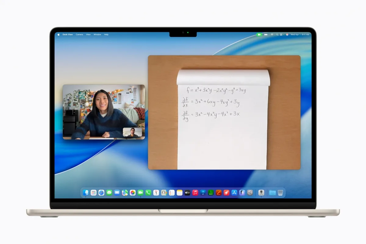 MacBook Air cu procesor M5 în utilizare, prezentând aplicații deschise.