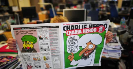 Caricatură provocatoare a liderului iranian, ironizând tensiunile actuale.